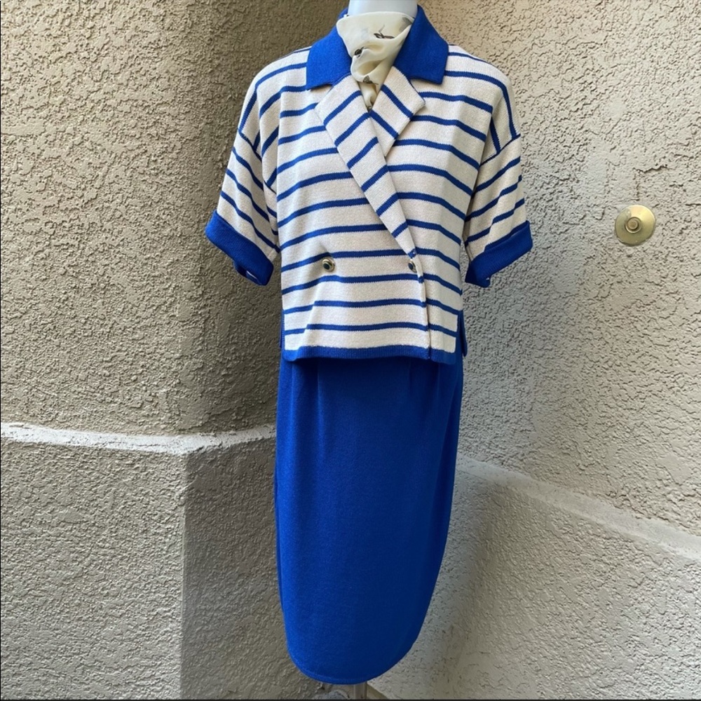 Vintage royal blue/cream St. John knitted set